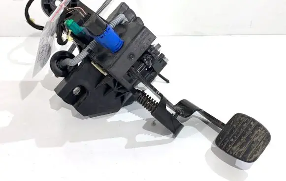 Opel Vivaro Pedal assembly 14017095