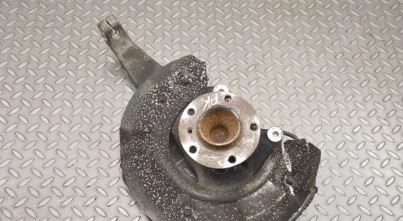 Front wheel hub