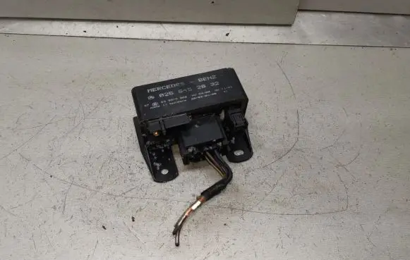 Mercedes-Benz A W168 Glow plug pre-heat relay 0255452832