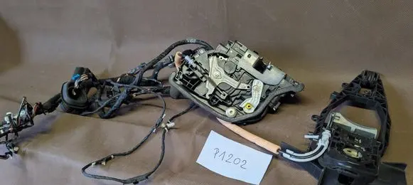 BMW 7 G11 G12 Front door lock 2581865 18283810