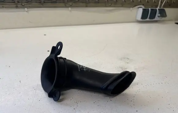 Volkswagen Multivan T5 Air intake duct part 7H5819722 7H5819633 7H5819725