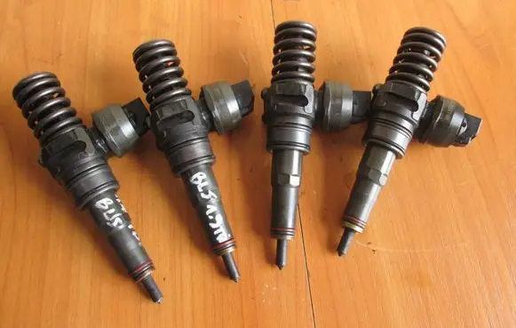 Skoda Octavia Mk2 (1Z) Fuel injector 038130073BN