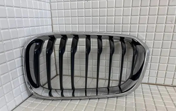 BMW 1 F20 F21 Front bumper upper radiator grill 7371747