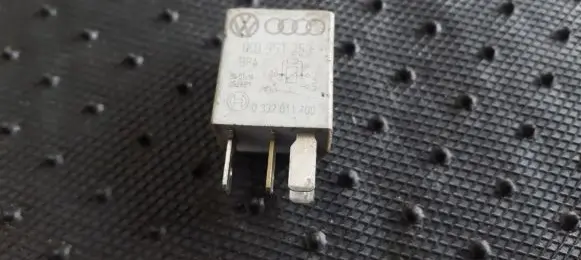 Volkswagen PASSAT B6 Other relay 1K0951253 V23374-A1601-X004
