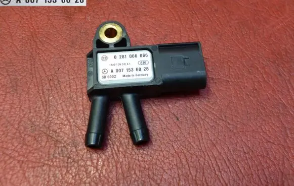Mercedes-Benz A W176 Exhaust gas pressure sensor 0281006066