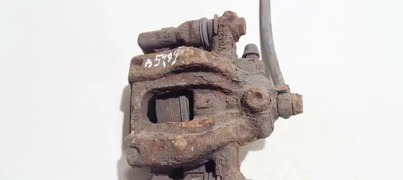 Honda CR-V Rear brake caliper