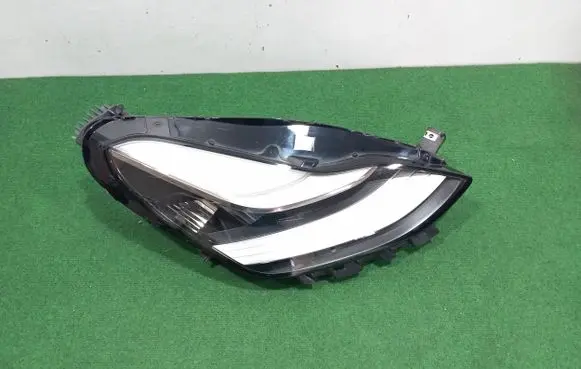 Tesla Model 3 Headlight/headlamp 1077376-00-C