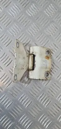 Mitsubishi L200 Tailgate hinge 