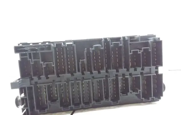 Volkswagen PASSAT B3 Fuse module 357937039
