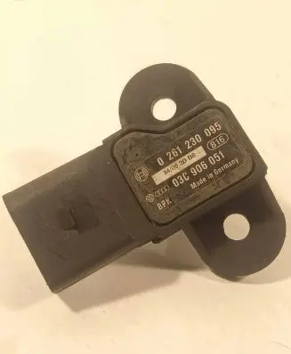 Volkswagen Golf V Air pressure sensor 03C906051 0261230095