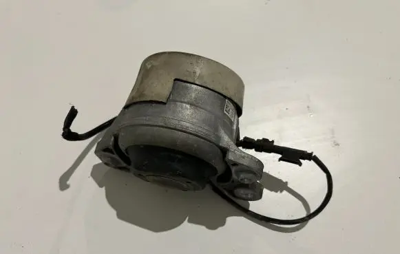 Mercedes-Benz CLS W257 Engine mount bracket A2132405100