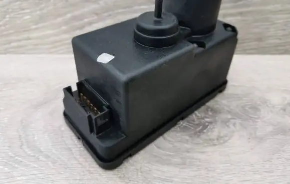 Volkswagen PASSAT B4 Central locking vacuum pump 357862257