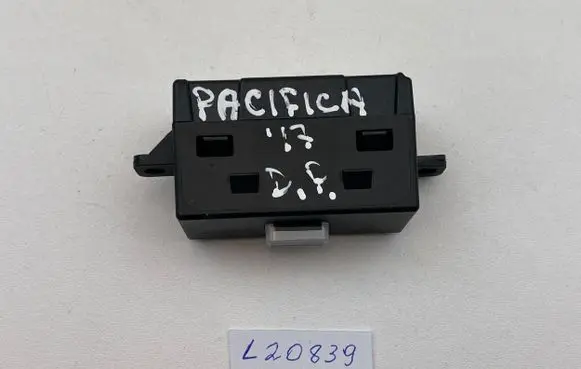 Chrysler Pacifica USB socket connector 68256810AA 33241674 53338552