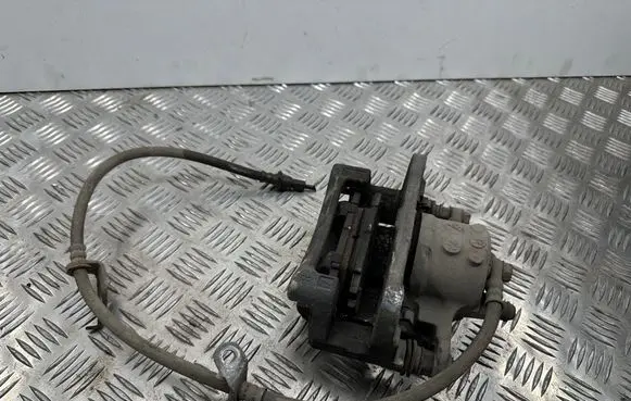 Lexus CT 200H Front brake caliper