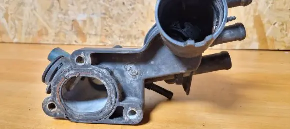Volkswagen Lupo Thermostat/thermostat housing 032121111