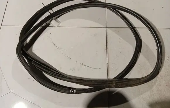 Opel Zafira A Rubber seal front coupe door 