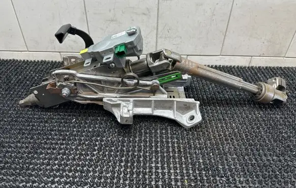 Steering wheel axle set
