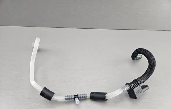 BMW X5 E70 Fuel line pipe 7806960 13537806960 7799985