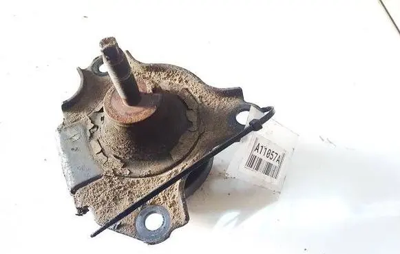 Honda FR-V Engine mount bracket 