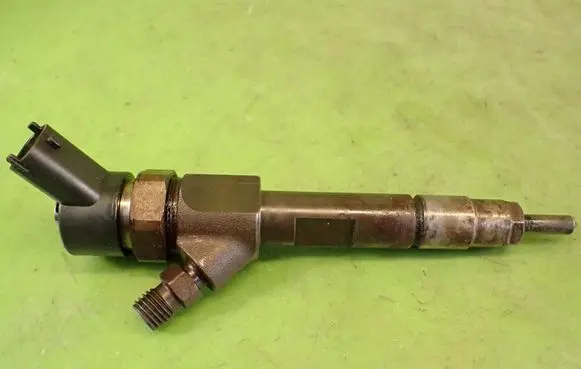 Renault Laguna II Fuel injector 0445110021