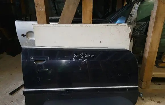 Audi A8 S8 D2 4D Front door