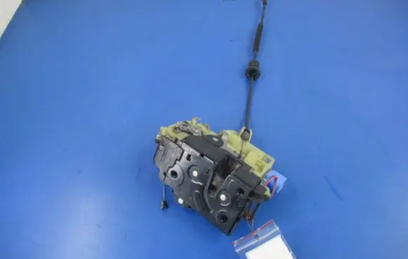 Seat Ibiza III (6L) Front door lock 3B1837015A