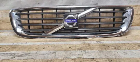 Volvo V50 Front bumper upper radiator grill 30744915