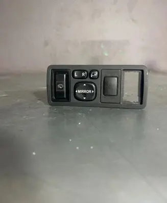 Toyota Avensis T250 Wing mirror switch 183575