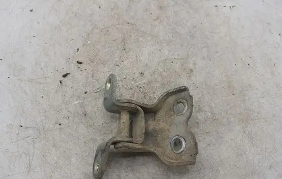Toyota Corolla E120 E130 Front door lower hinge NOCODE
