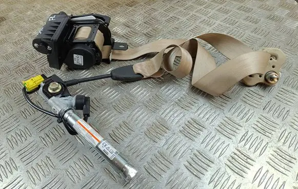 Honda CR-V Front seatbelt