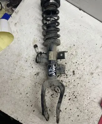 BMW 6 F12 F13 Front shock absorber with coil spring 685978301 10541310 F13V019VX