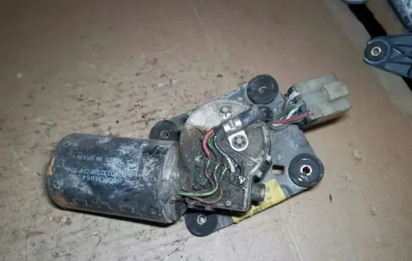Nissan Terrano Front wiper linkage and motor 964566