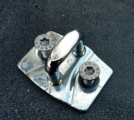 BMW 5 E60 E61 Front door lock loop/hook striker 