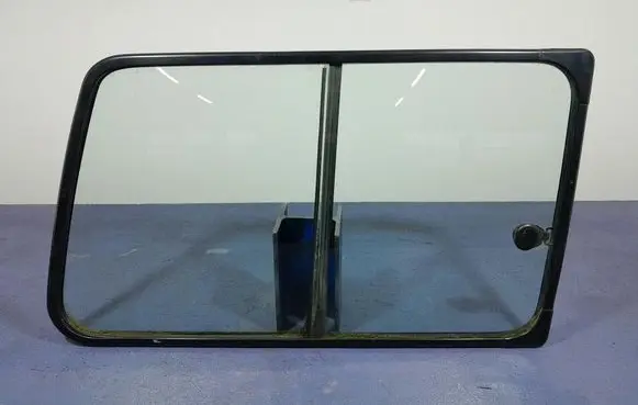 Mitsubishi Pajero Rear side window 