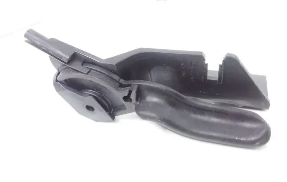 Engine bonnet (hood) release handle