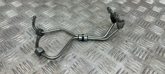 Volvo S60 Fuel injector supply line/pipe 