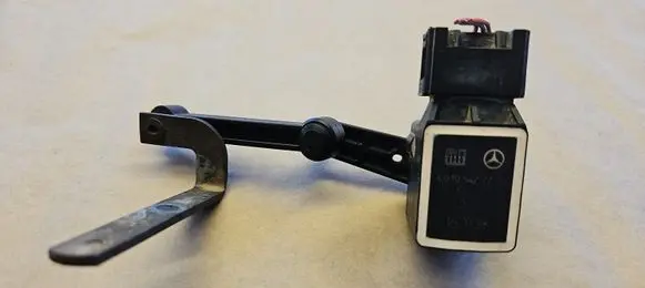 Mercedes-Benz GL X164 Air suspension front height level sensor A0105427717 0105427717