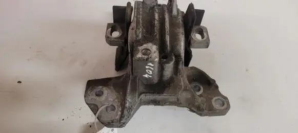 Citroen C5 Engine mount bracket