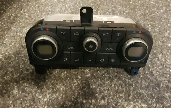 Nissan Qashqai+2 Climate control unit