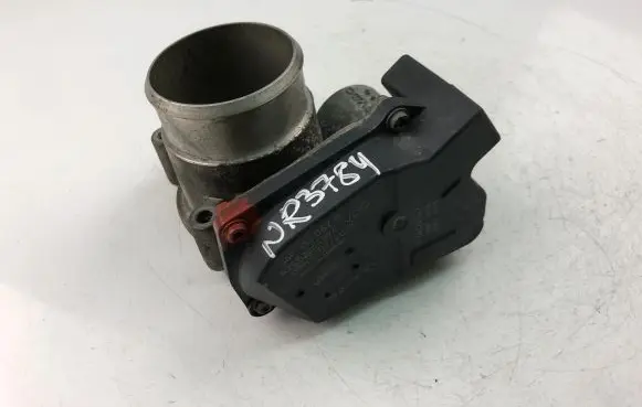 Volkswagen Golf V Throttle valve 06F133062G