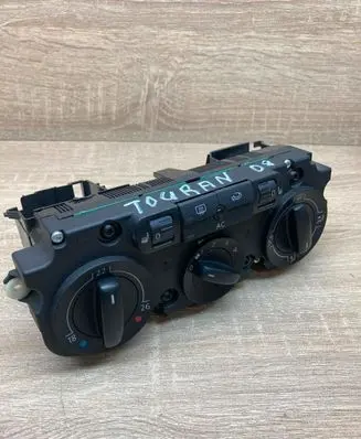 Volkswagen Touran I Climate control unit 74730961