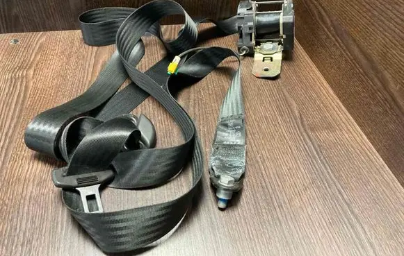 Iveco Daily 3rd gen Front seatbelt 33000317A