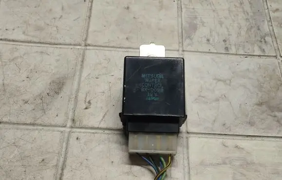 Subaru Forester SF Window wiper relay RK0098