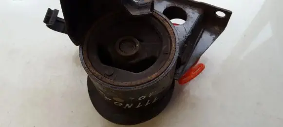 Engine mount bracket