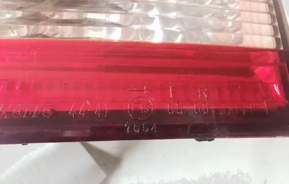 Toyota Avensis Verso Tailgate rear/tail lights E137654