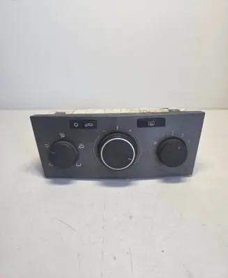 Opel Astra H Climate control unit 90151