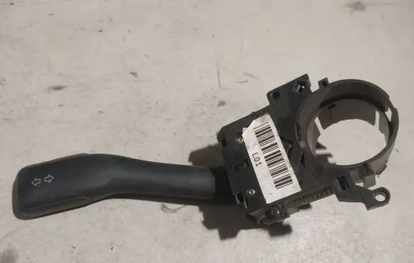 Volkswagen PASSAT B5.5 Indicator stalk 8L0953513G