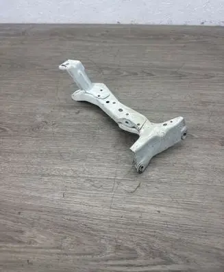 Audi A3 S3 8V Fender mounting bracket 8V0821135C