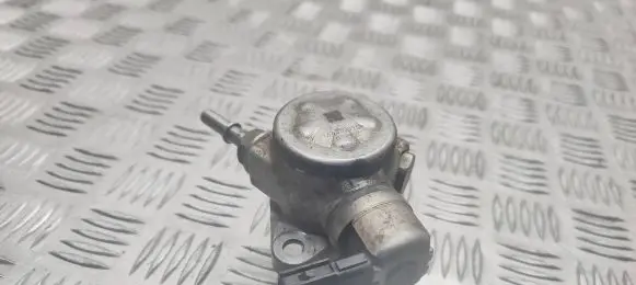 Nissan Juke I F15 Fuel injection high pressure pump 166307020R 8201146431