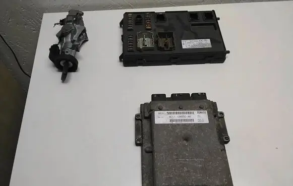 Engine ECU kit and lock set